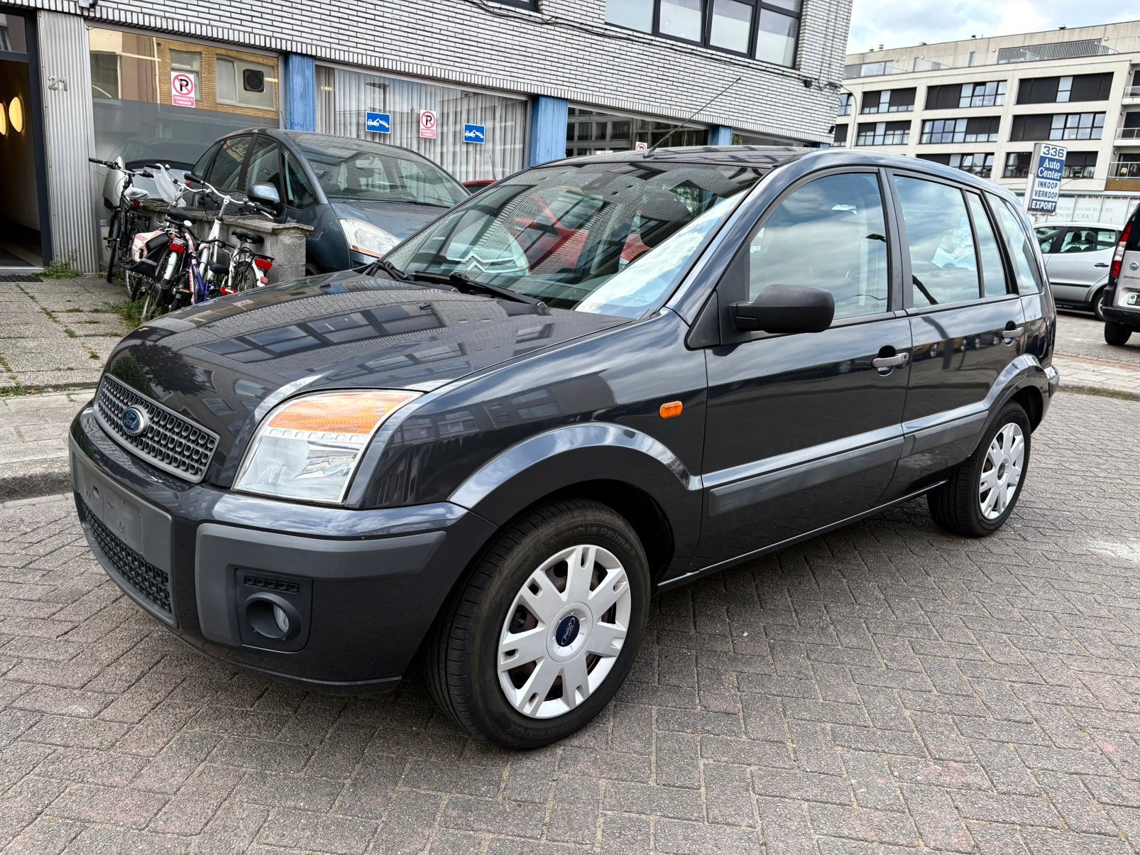 Ford Fusion 1.4 Benzine unike staat. 16.500 km 1ste eigenaar, Auto's, Stof, Zwart, Bedrijf, 59 kW
