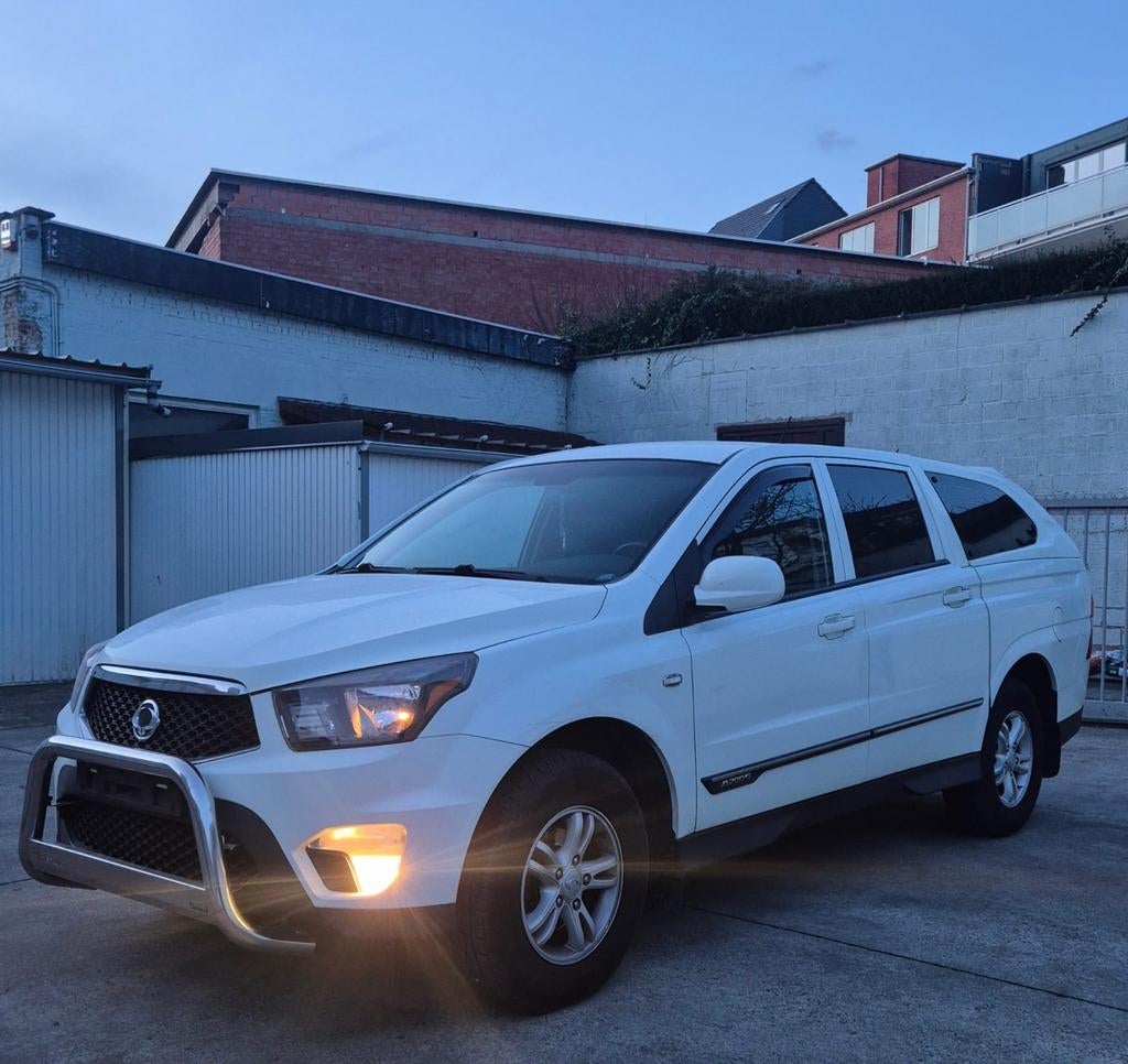SSANGYONG ACTYON SPORTS 2014 4x4 LICHTE VRACHT! TREKHAAK, Auto's, SsangYong, Euro 5, Zwart, Wit, Particulier
