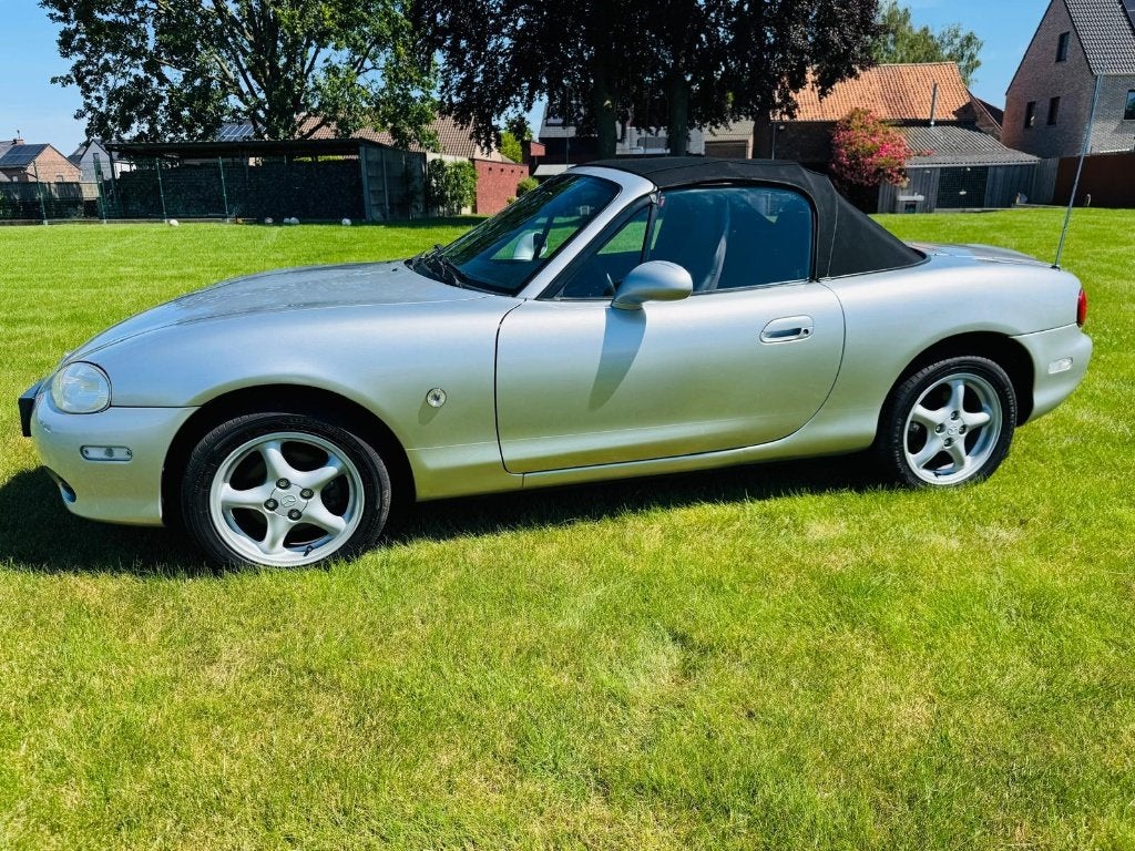 Mazda MX5 NB 1.6 de 2003 avec seulement 155 000 km, Autos, Cabriolet, Boîte manuelle, Particulier, Essence