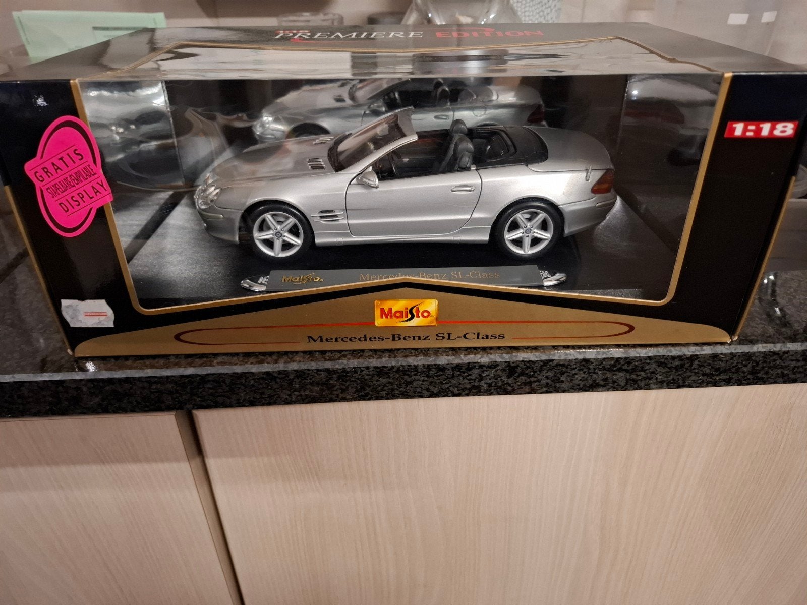 Mercedes-Benz Classe SL 1/18, Enlèvement ou Envoi, Comme neuf, Voiture, Maisto