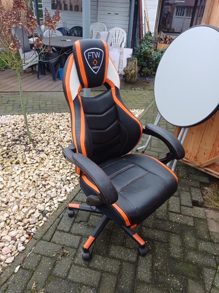 Zeer nette gamestoel met FTW, Huis en Inrichting, Bureaustoelen, Ophalen, Gaming bureaustoel, Nieuw, Bureaustoel
