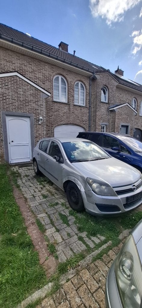 Opel Astra 1.4 benzine 2004 Te repareren of voor onderdelen, Handgeschakeld, 5 deurs, Particulier, Zilver of Grijs