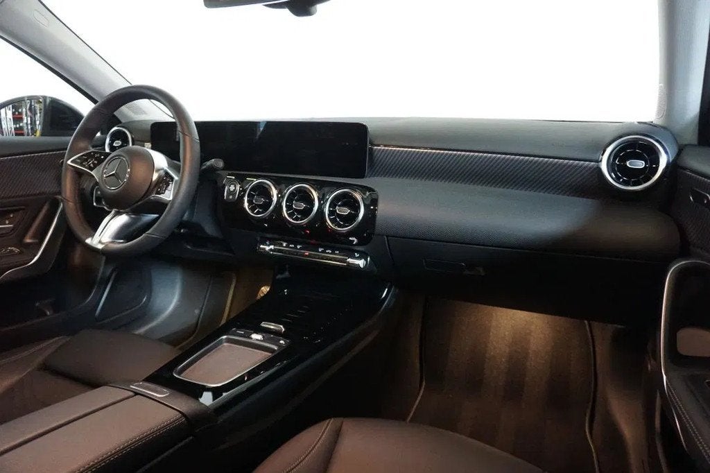 Mercedes-Benz A-CLASS 180 - slechts 3300 km (automatique), Autos, 100 kW, Achat, Euro 6, Entreprise