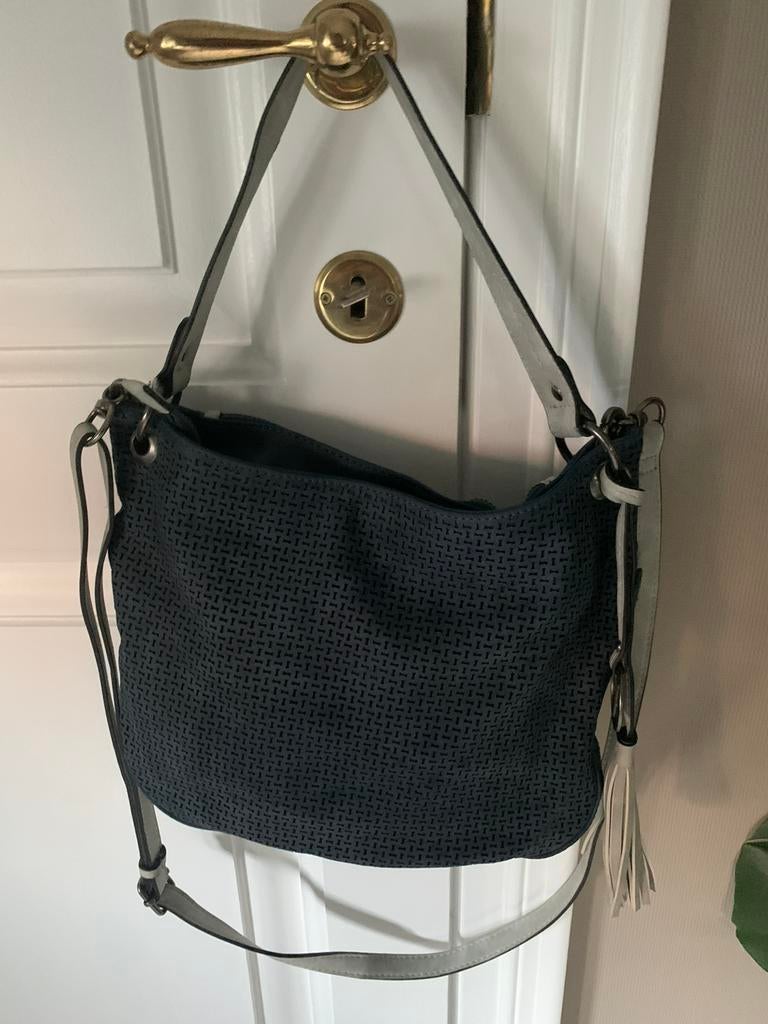 Handtas met schouderriem Suri Fry donkerblauw met licht, Handtassen en Accessoires, Tassen | Damestassen, Ophalen of Verzenden