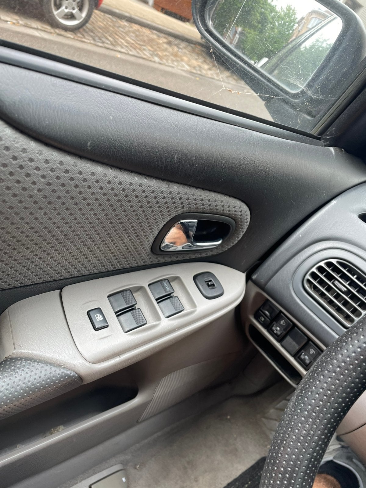 Mazda 323f automatique 94.000 essence, Autos, Autres modèles, Achat, Carnet d'entretien, 5 portes