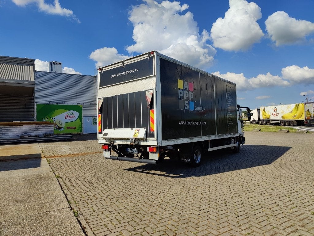 VRACHTWAGEN IVECO EUROCARGO MEUBELBAK LAADKLEP, Ophalen, Iveco