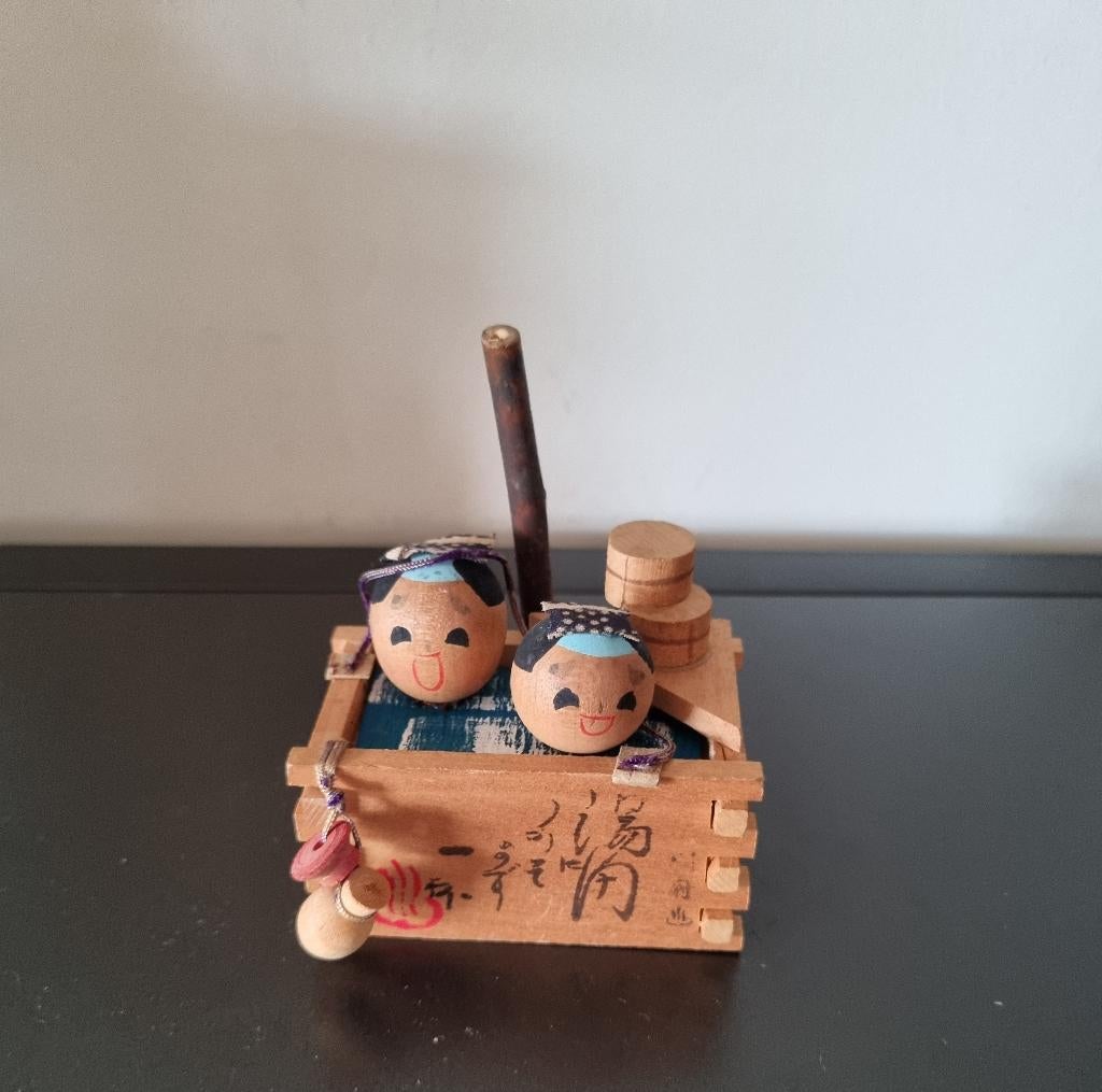 Joli couple kokeshi détendu, Envoi