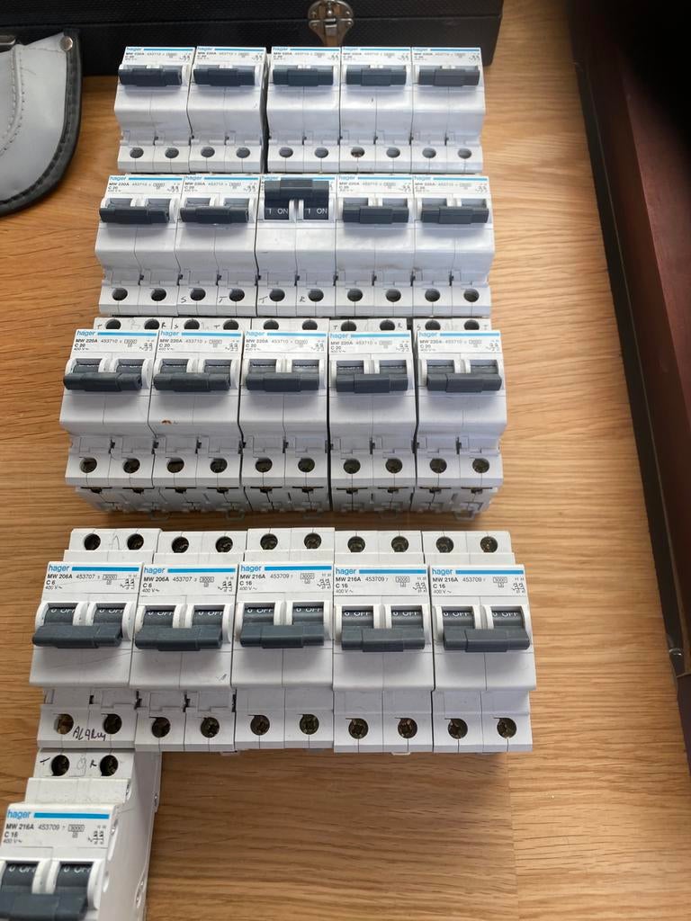 Fusibles automatiques Schneider 22 pièces, Enlèvement