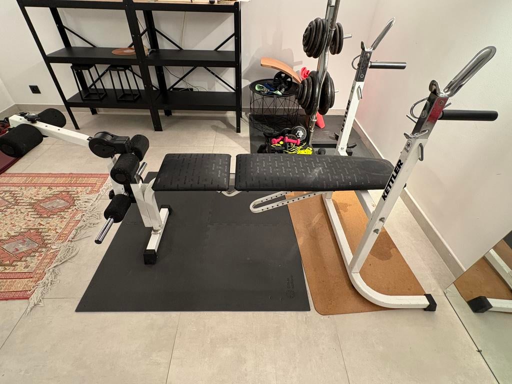 Banc de musculation Kettler avec support barre + extension, Sport en Fitness, Fitnessmaterialen, Ophalen, Gebruikt, Benen