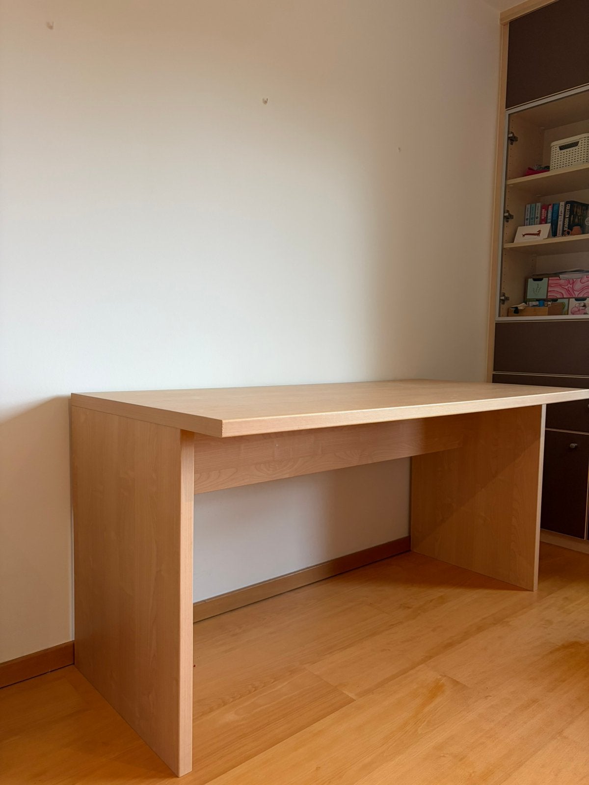 Groot beige bureau, Maison & Meubles, Bureaux, 150 cm, Comme neuf, Beige, Enlèvement