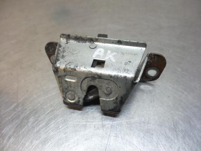 Slotvanger Achterklep van een Toyota Aygo (Aygo 05-), Auto-onderdelen, Carrosserie, Gebruikt, -, -, Ophalen of Verzenden