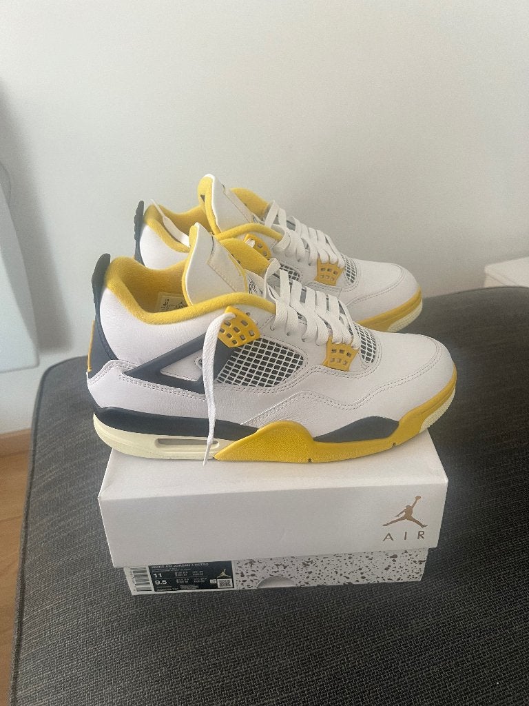 Jordan 4 Vivid Sufur T: 43, Enlèvement ou Envoi, Comme neuf, Blanc, Jordan