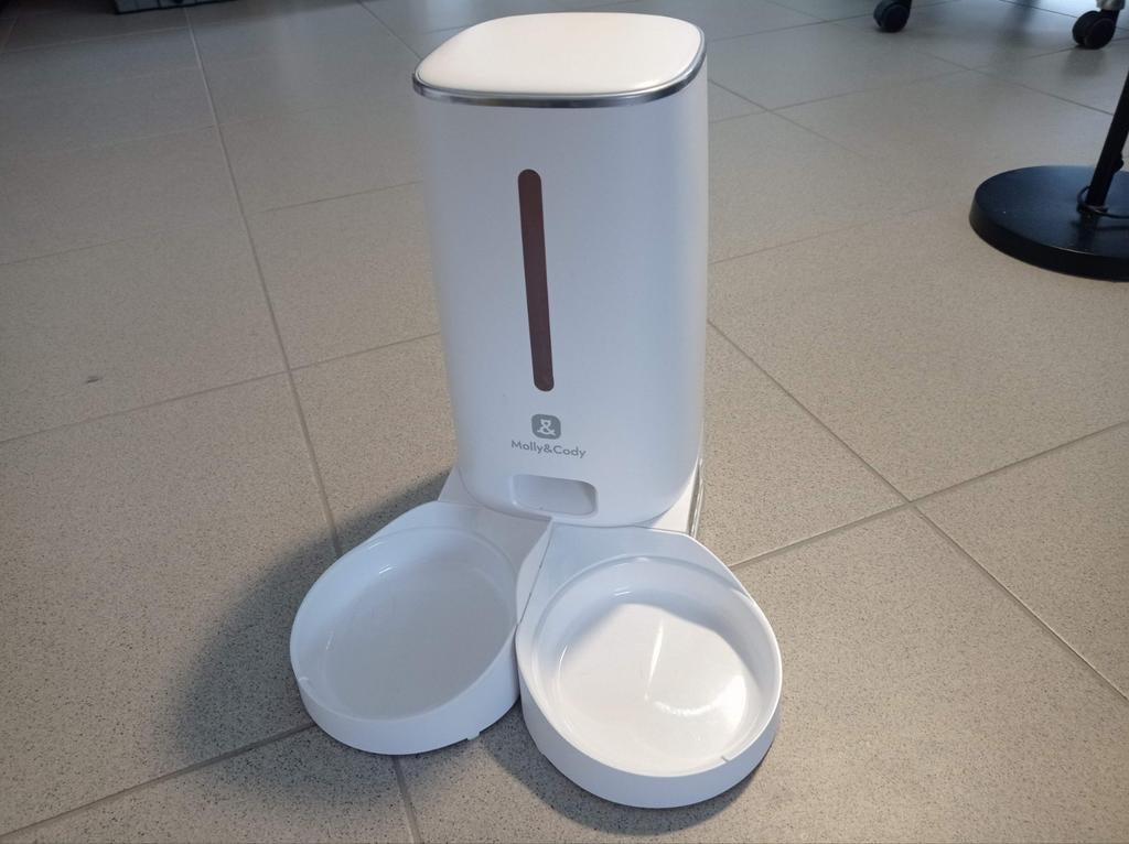 Automatische voederbak droogvoer katten., Dieren en Toebehoren, Kattenvoerbakken en Drinkbakken, Zo goed als nieuw, Automatisch