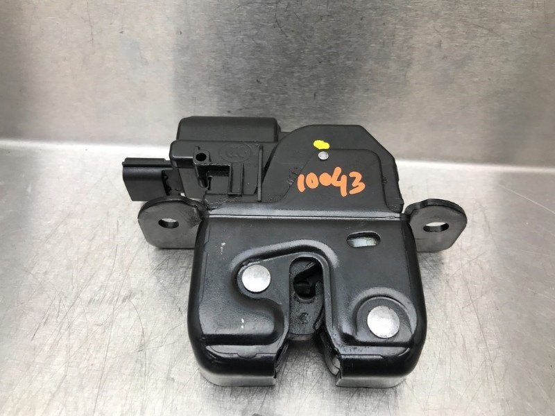 SLOTVANGER ACHTERKLEP Nissan Micra (K14) (|90503942|), Auto-onderdelen, Gebruikt, Nissan