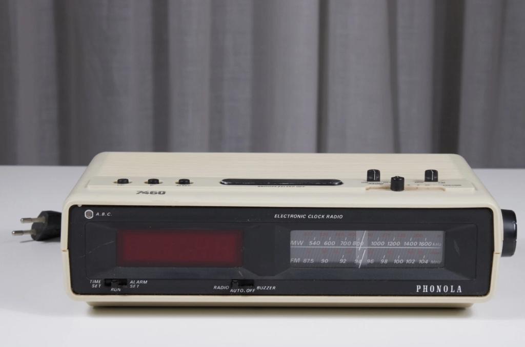 Electronic Clock Radio 7460, Antiek en Kunst, Antiek | Tv's en Audio, Ophalen of Verzenden