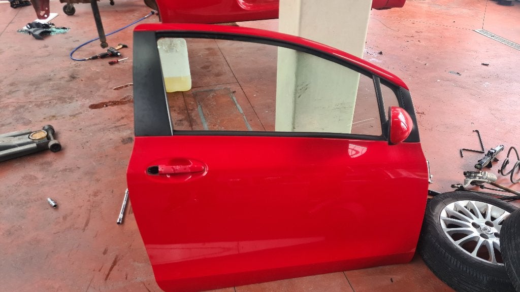 Toyota Yaris passagier deur, Ophalen, Gebruikt, Deur, Rechts