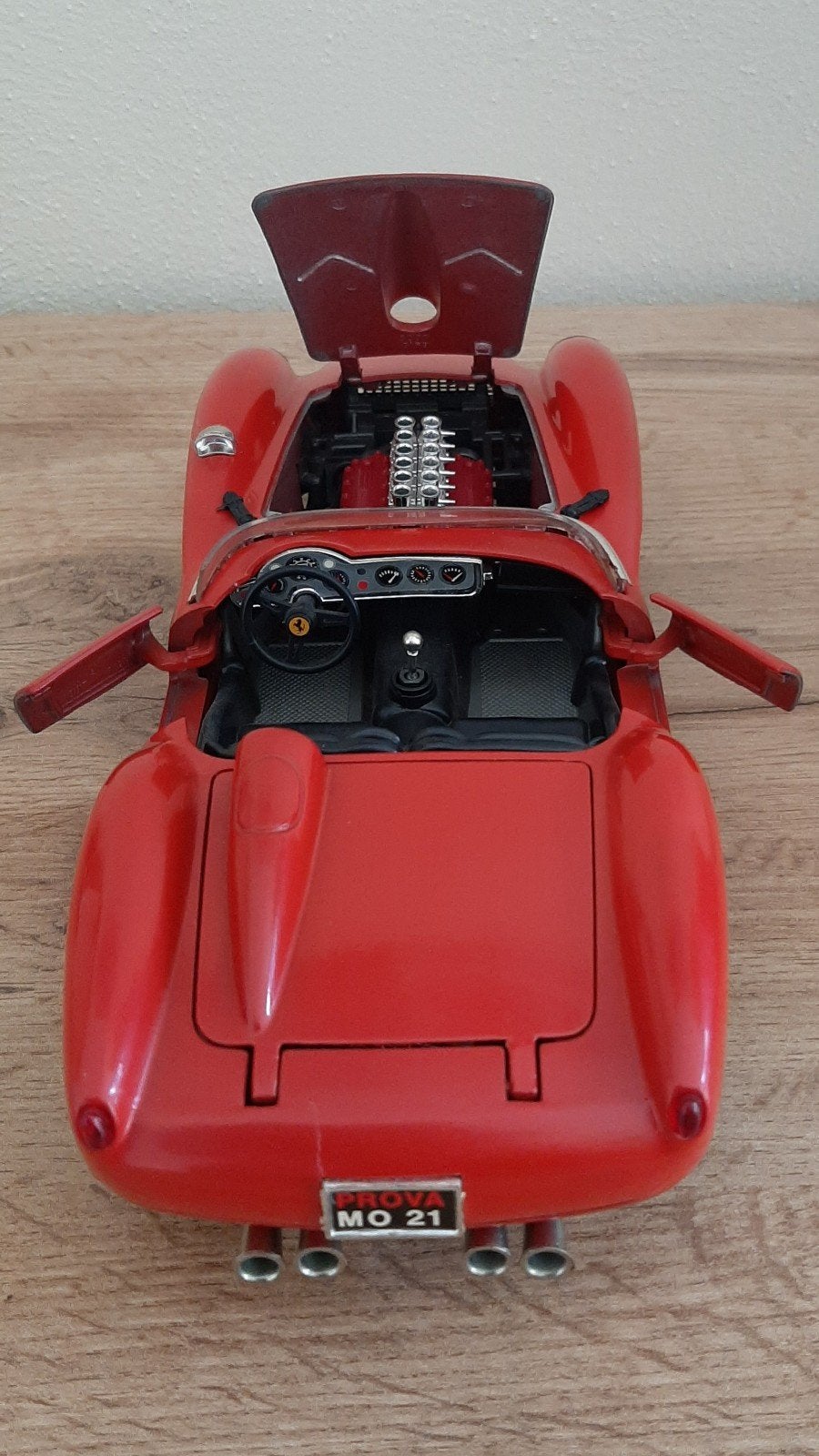 Ferrari 250 Testa Rossa 1957 (1:18).
Zeer goede staat, stee, Enlèvement