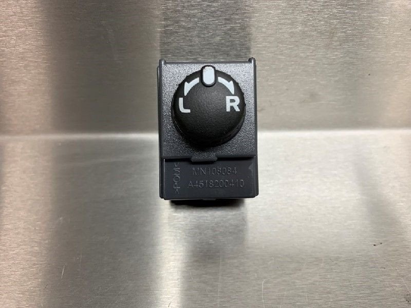 COMMUTATEUR RÉTROVISEURS Colt (Z2 / Z3) (|A4518200410|), Utilisé, Mitsubishi