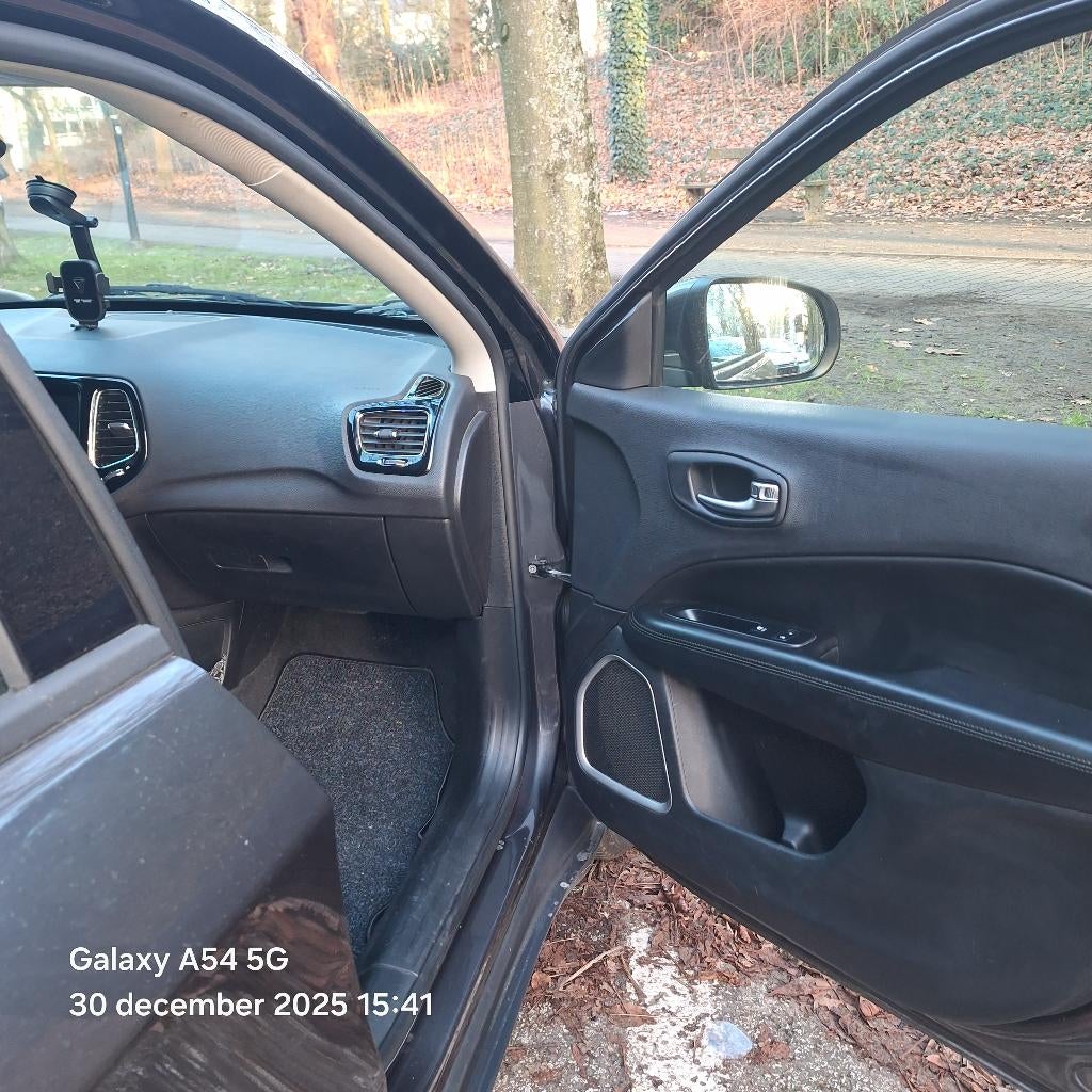 Jeep Compass (Night Eagle), Autos, Achat, Noir, 5 places, Particulier