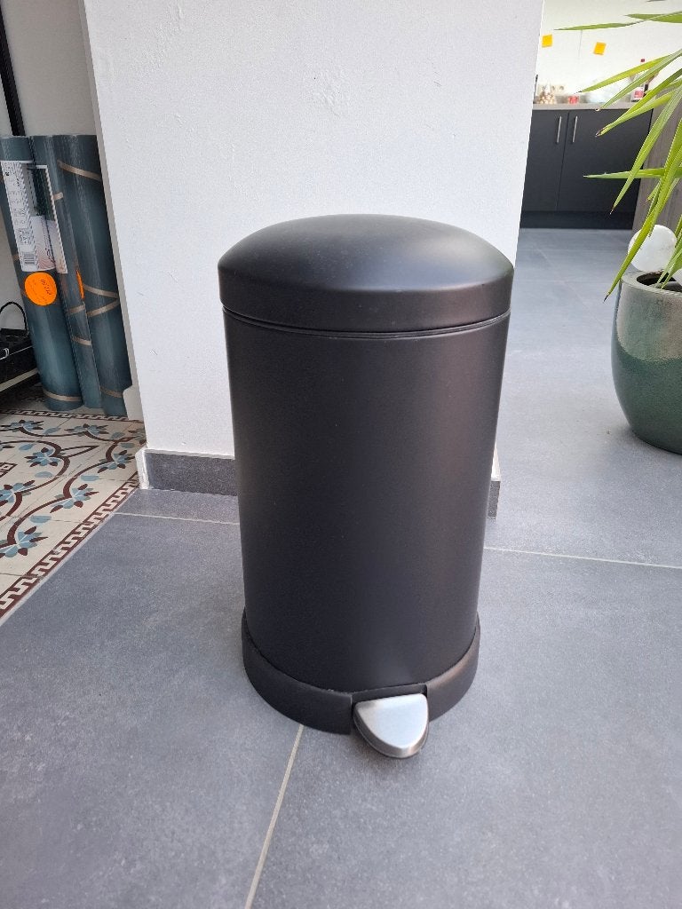 Poubelle à pédale noir mat, À pédale, 20 à 30 litres, Comme neuf, Enlèvement