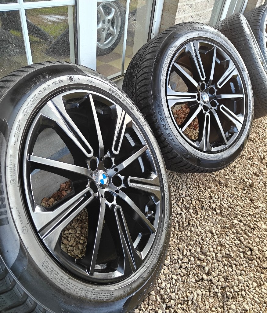 20" BMW X5 748M + Winterbanden Pirelli, Ophalen, Gebruikt, 275 mm, Banden en Velgen