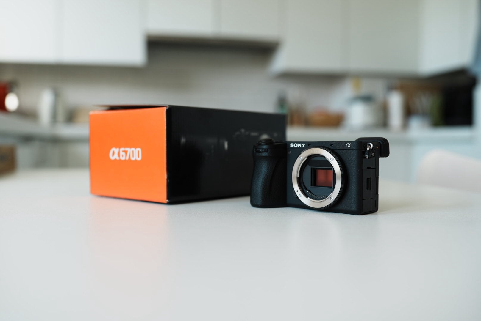 Sony A6700 + 2 lenzen: Viltrox 35mm f1.7 & Viltrox 56mm f1.7, Ophalen, Bodydop, Zo goed als nieuw, Sony