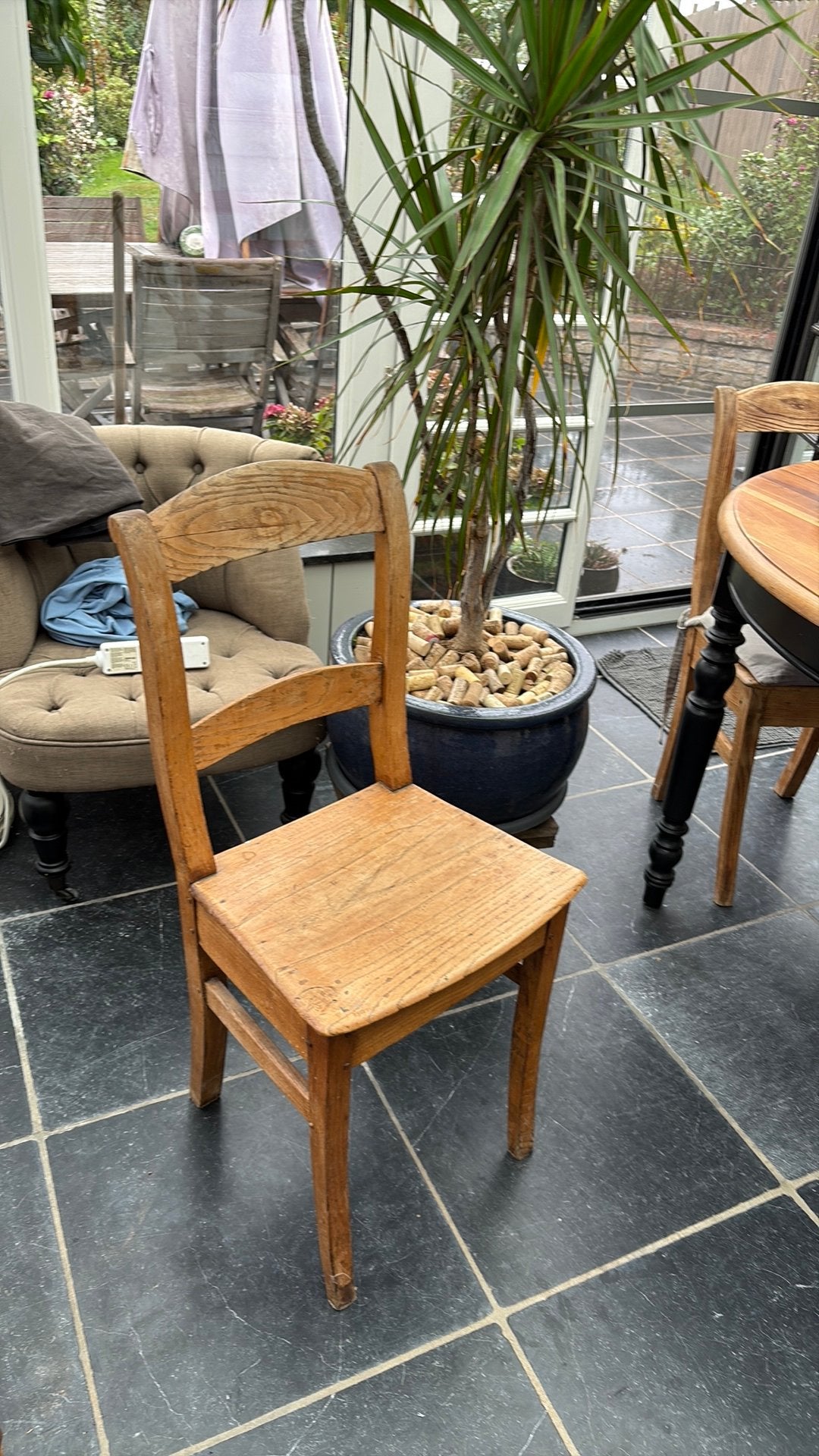 Table ronde plus 3rallonges et 4 chaises en bois, Maison & Meubles, Enlèvement, Utilisé, Bois, Quatre