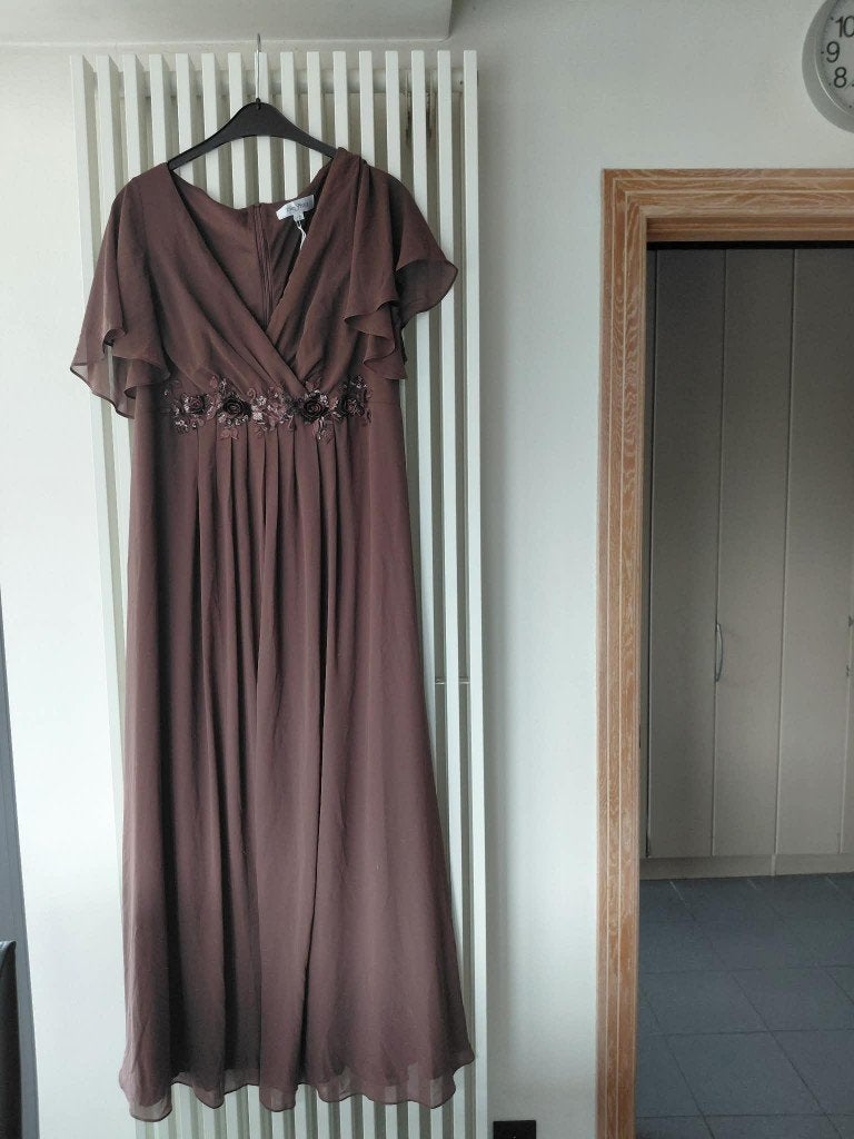 Avondjurk 1XL, Kleding | Dames, Gelegenheidskleding, Bruin, Maat 42/44 (L), Nieuw, Ophalen of Verzenden