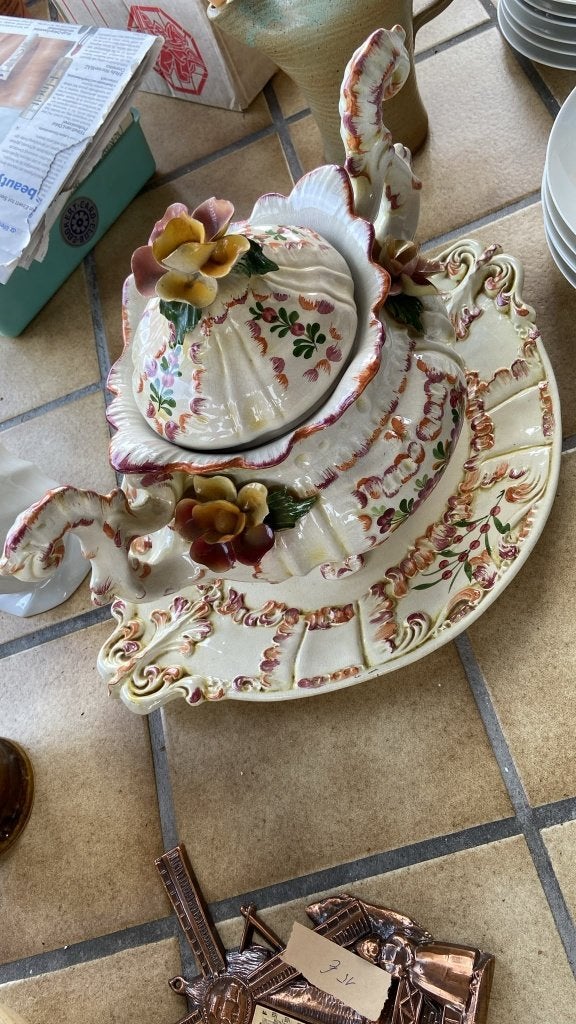 Prachtige vintage terrine met onderschaal – handbeschilderd, Ophalen