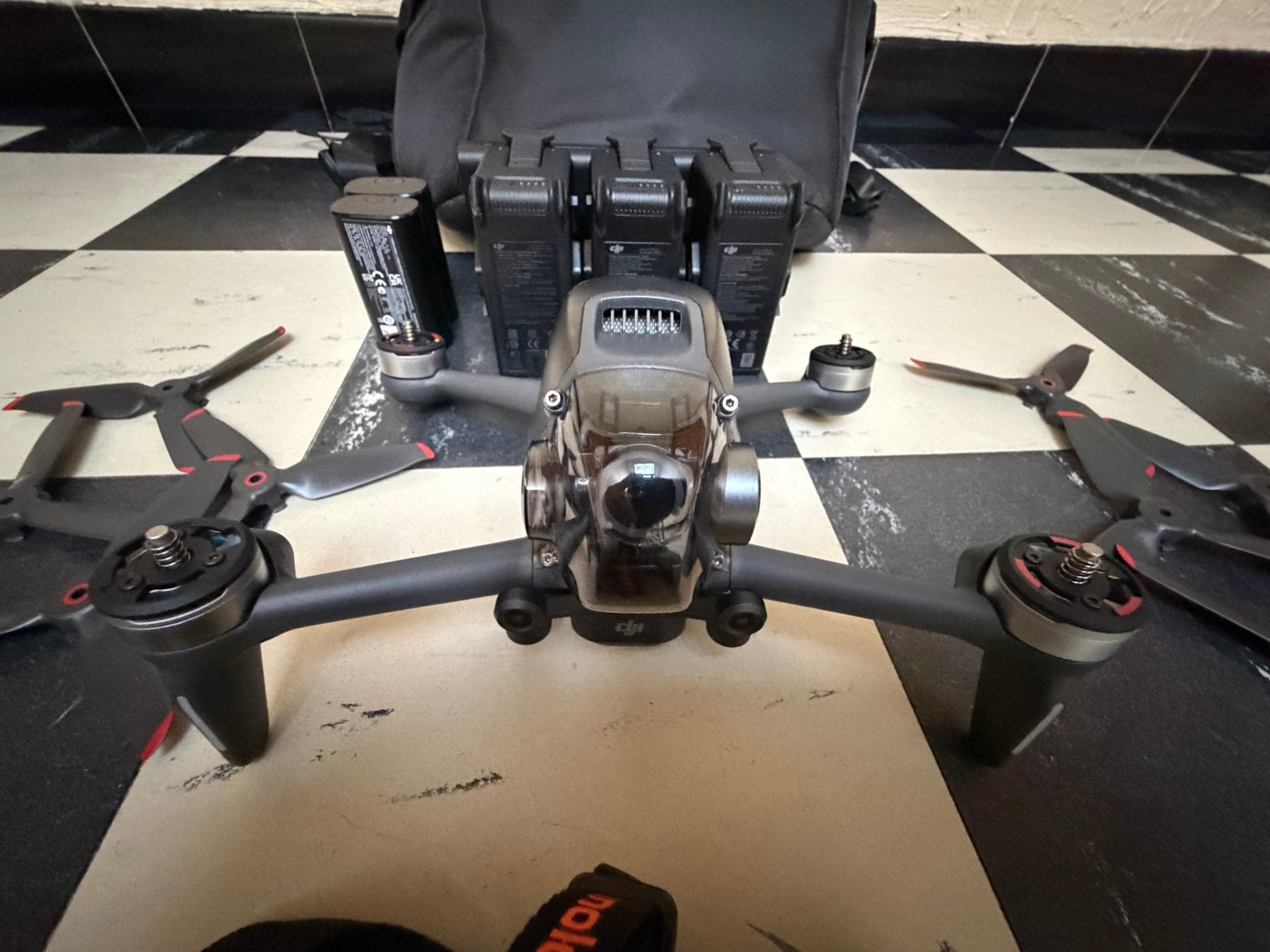 Dji fpv flymore/carrymore combo in zeer goede staat, TV, Hi-fi & Vidéo, Drones, 250 à 900 g, 5 à 10 km, Comme neuf, Vue à la première personne (FPV)