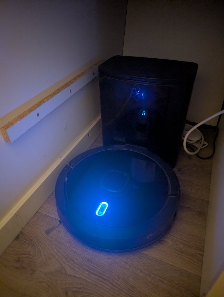 Nedis SmartLife Robotstofzuiger met dweil en stofstation, Stofzak, Gebruikt, Inclusief accessoires, Ophalen of Verzenden