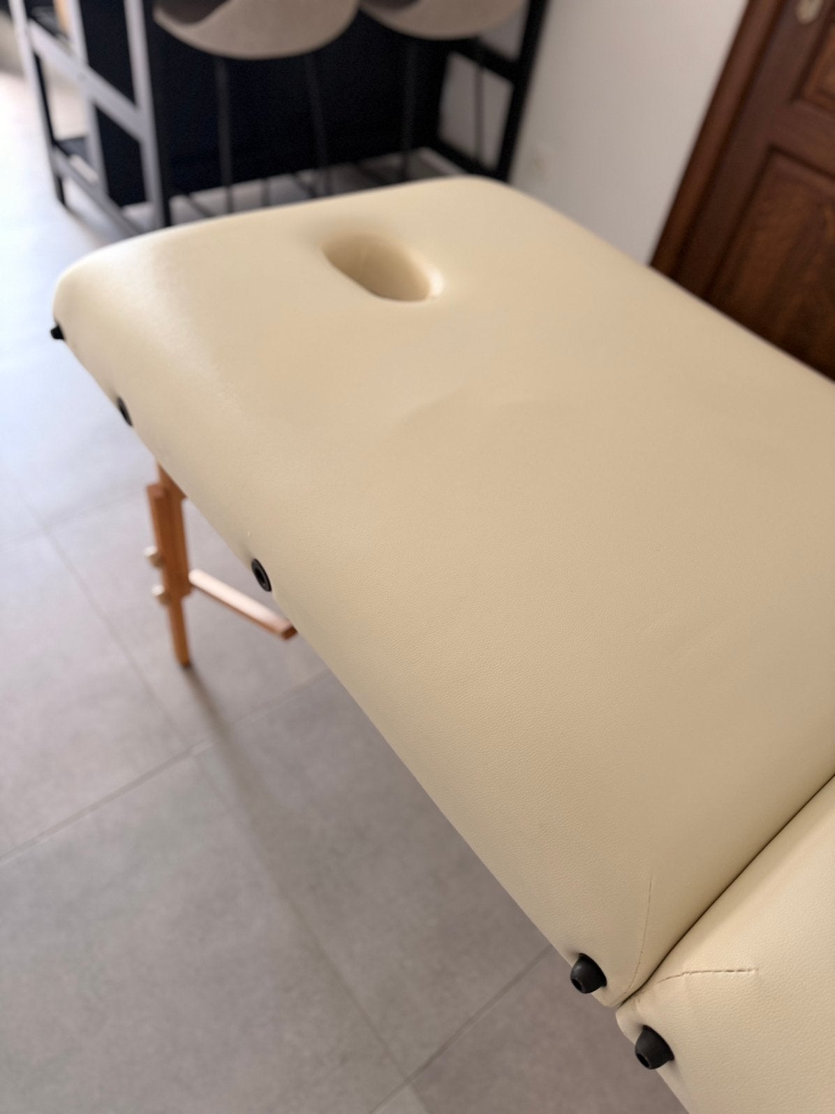 Table de massage en cuir beige de luxe, Enlèvement, Comme neuf, Table de massage
