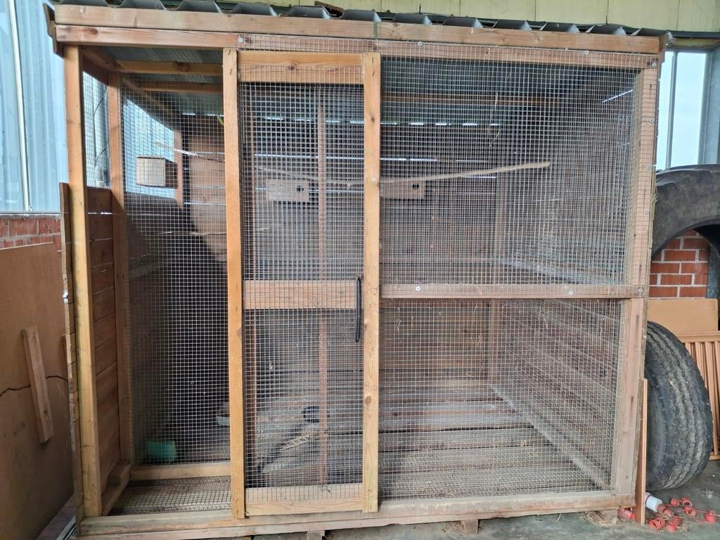 Mooie grote volière met sas te koop, Animaux & Accessoires, Oiseaux | Cages & Volières, Volière, Enlèvement