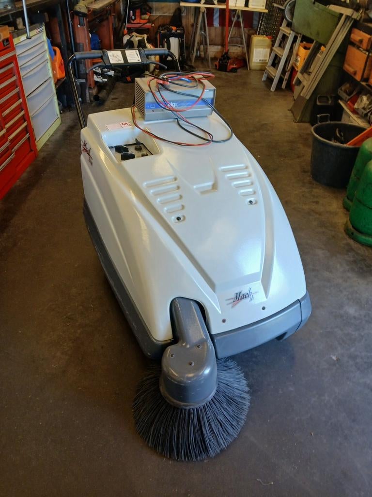 Veegmachine, Ophalen