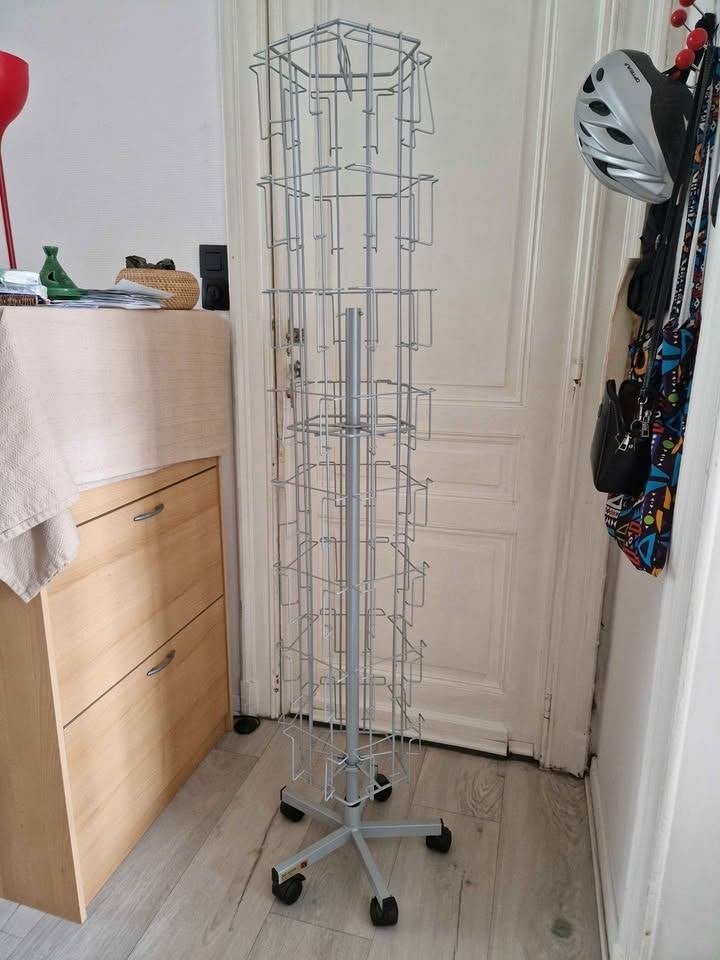 draaibaar display voor ansichtkaarten, Ophalen