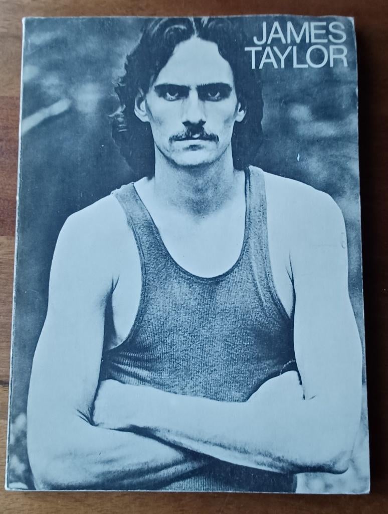 Boek // JAMES TAYLOR /1971 /146 blz// foto's + bladmuziek, Enlèvement ou Envoi