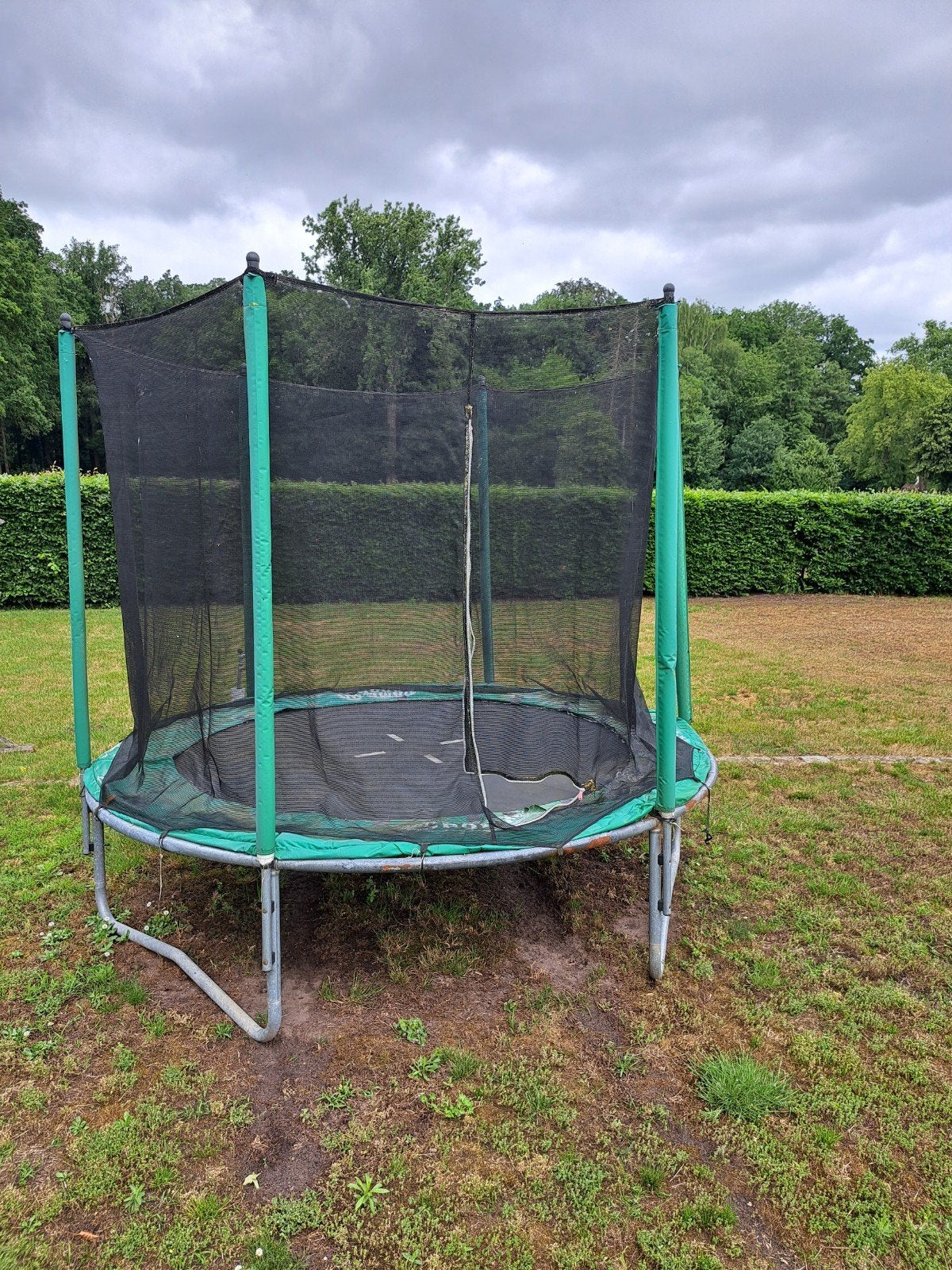 Trampoline 2,40 m. met gebruiksporen, Ophalen