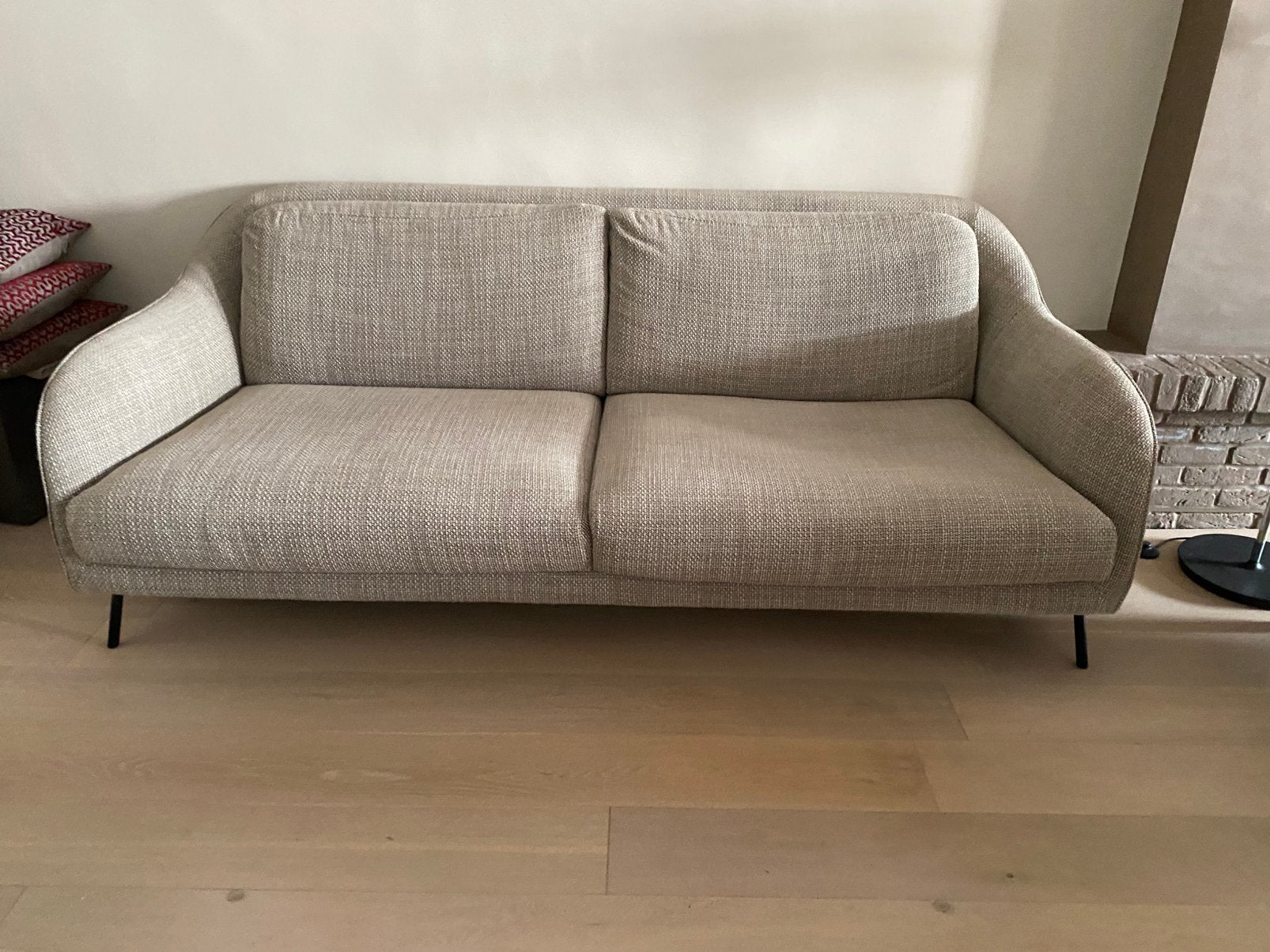 Stoffen zetel op elegante pootjes, Ophalen, 100 tot 125 cm, Driepersoons, Rechte bank