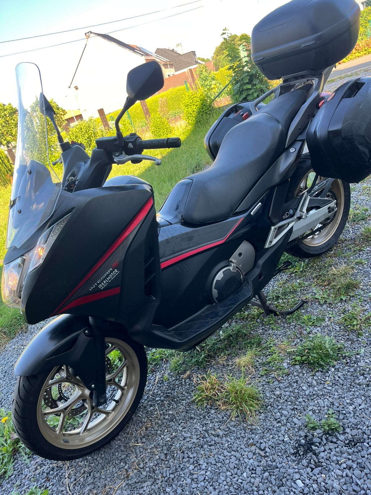 Honda integra 750, Motoren