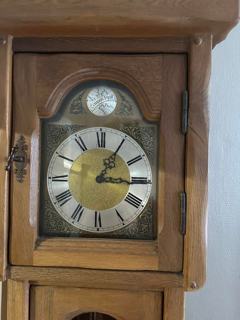 Ancienne horloge, Enlèvement