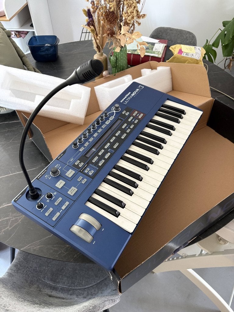 Novation Ultranova analogue-modelling synthesizer, Muziek en Instrumenten, Synthesizers, Ophalen, Zo goed als nieuw, Overige aantallen