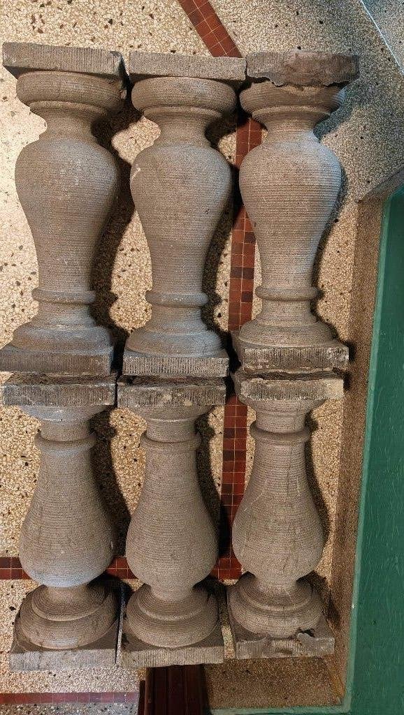 Zes balusters (zuiltjes) in blauwsteen, Ophalen