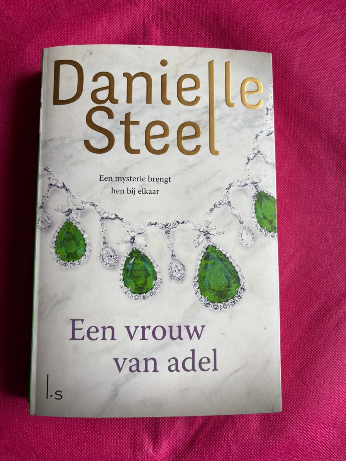 Danielle Steel - Een vrouw van adel, Gelezen, Danielle Steel, Ophalen of Verzenden, Nederland