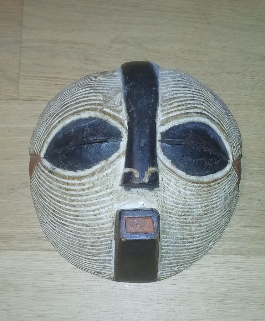 Afrikaans masker Luba, Enlèvement ou Envoi
