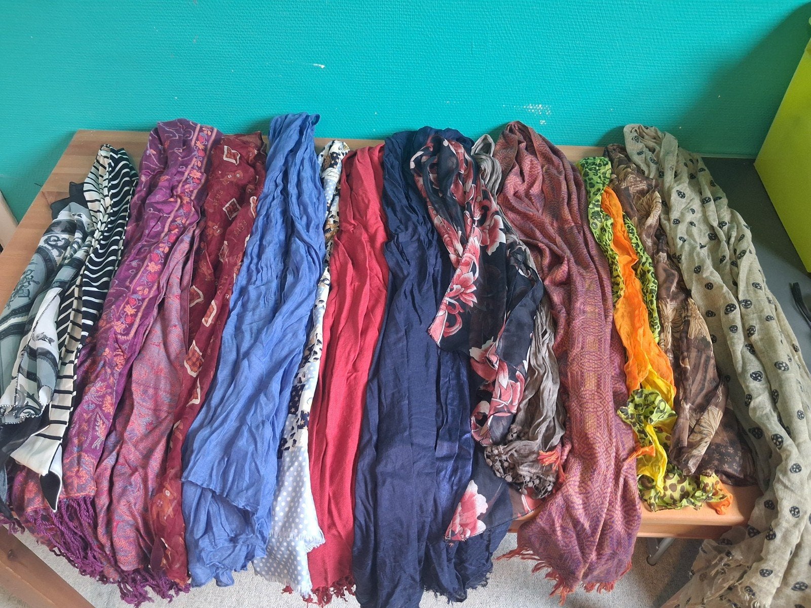 lot de 45 foulard et écharpe, Kleding | Dames, Dames-kledingpakketten, Ophalen