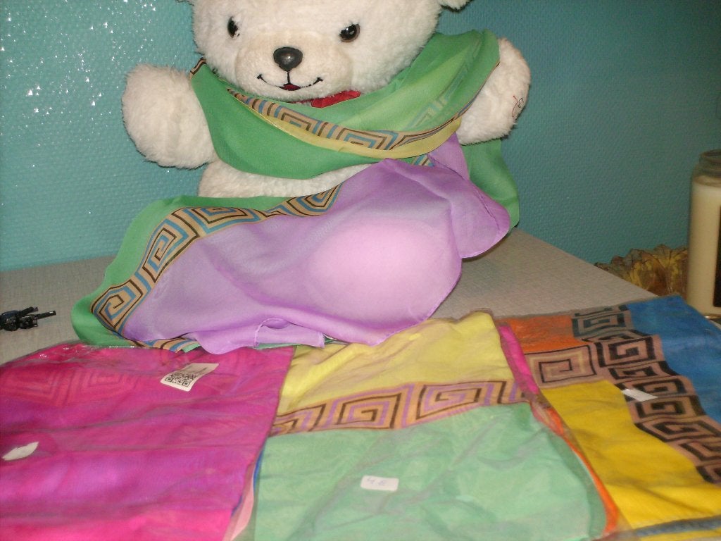 a vendre foulard pour dame, Kleding | Dames, Mutsen, Sjaals en Handschoenen, Ophalen of Verzenden, Nieuw, Sjaal