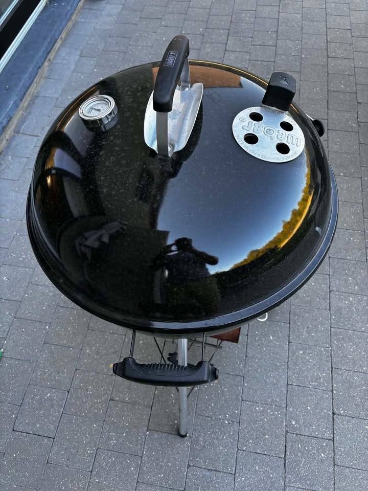 BARBECUE À CHARBON MASTER-TOUCH Ø 57 CM, Enlèvement, Utilisé, Weber