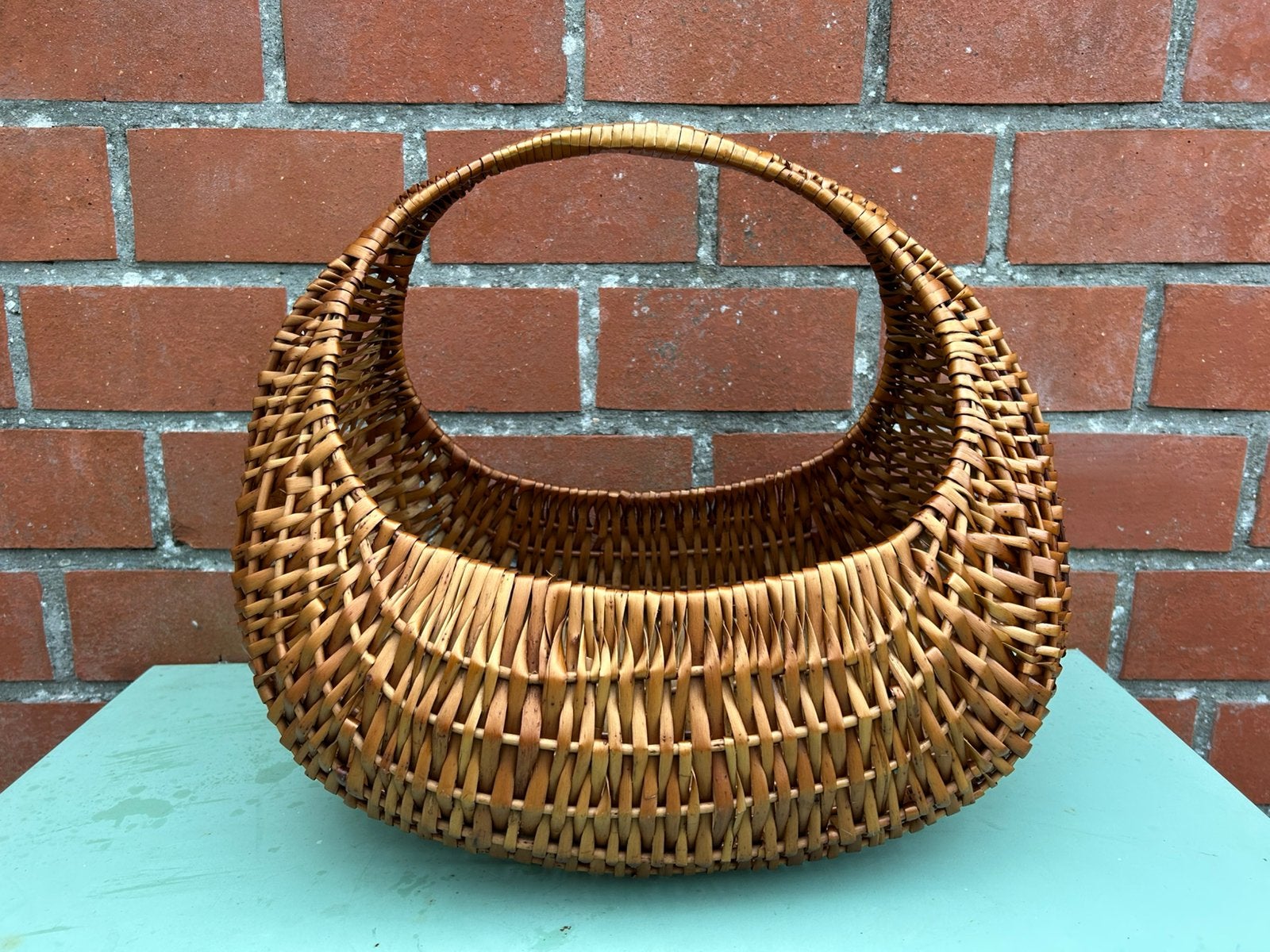 Vintage rieten mand – opgeknapt & geoliëd, Huis en Inrichting, Ophalen, Gebruikt, Mand, Rond