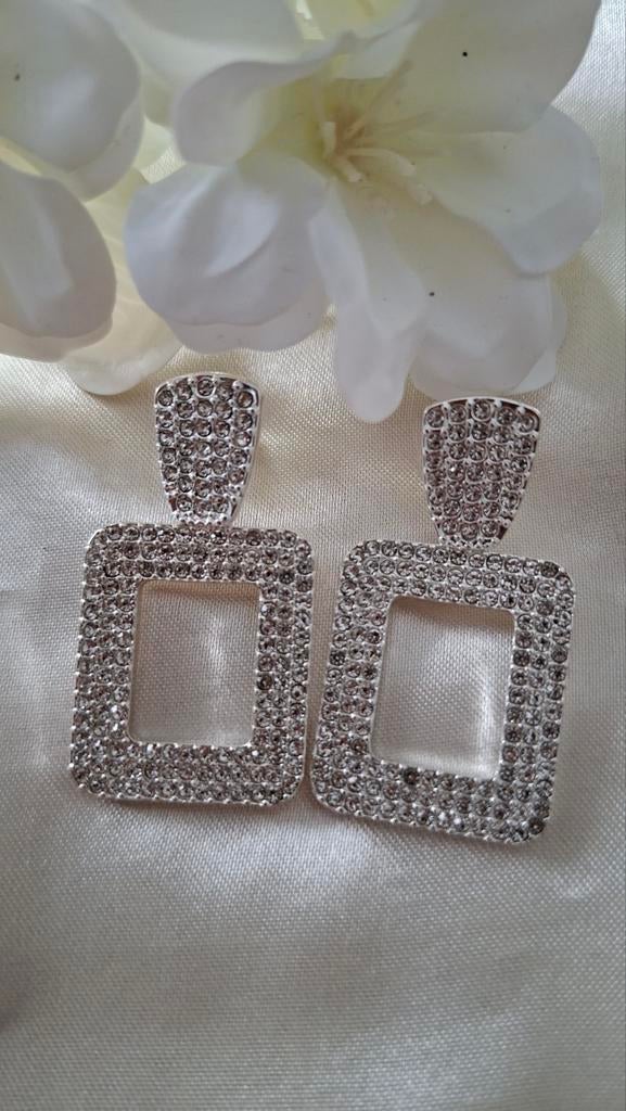 Boucles d'oreilles chics aux détails étincelants, Enlèvement ou Envoi