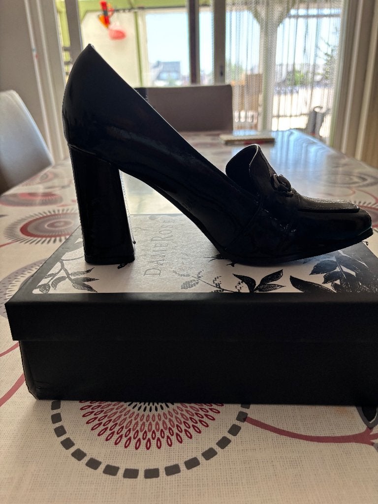 Dames schoen zwart met brede hak, Kleding | Dames, Schoenen, Ophalen, Zo goed als nieuw, Zwart